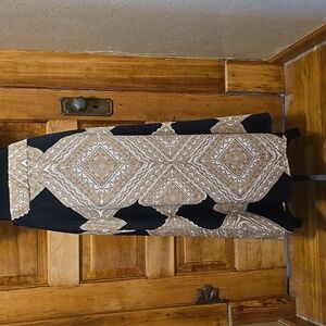 Metrowear Elegant Black and Tan Patterned Skirt L